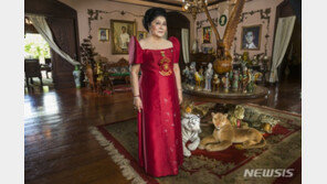 영부인에서 대통령 어머니로…사치의 여왕 ‘이멜다’는 누구?