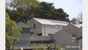 문 전 대통령, 오늘 양산 평산마을로 낙향…반대 집회 예고