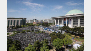 “2시간 자고 부산서 왔스예”…취임식 열리는 국회 앞엔 기대감 ‘가득’