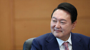 신평 “尹대통령, 강력한 리더십 보일 것…靑 탈출은 잘한 일”