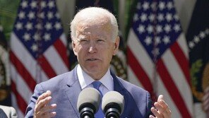 바이든, 81년 만에 ‘무기 대여법’ 서명…우크라 지원 박차