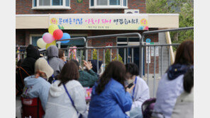 文 전 대통령 내외 맞이에 분주한 양산 평산마을…오후 3시 도착