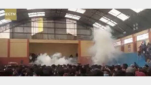 볼리비아 대학서 최루탄 터져 아비규환…학생 4명 사망·70명 부상