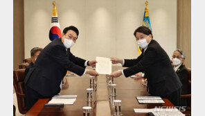 尹대통령, 日사절단 접견…“기시다 총리와 한일 관계 개선 노력”