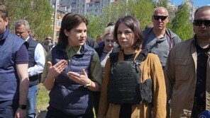 독일 외무, 우크라서 ‘민간인 학살’ 부차 방문…“최악의 범죄”