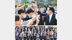 “국민이 주인인 나라로 재건”… 시민들과 주먹인사하며 입장