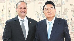 왕치산 “시진핑, 尹 편한 시기에 방중 초청”…尹, 초청에 사의 표하며 “시 주석 방한 고대”