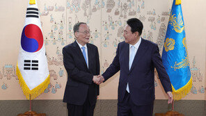 中매체 “왕치산 韓대통령 취임식 방문…중국 진정성 보여줘”