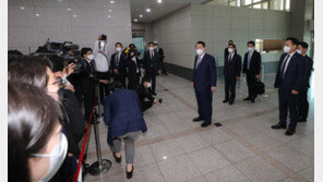 출근길 기자들 만난 尹대통령 “통합 너무 당연해 언급 안한 것”