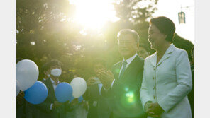 탁현민 “文 국민들 자연스레 만날 것…盧처럼 하면 일 될까봐 걱정”