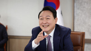 “프리스타일로…무슨 법정도 아니고” 웃음 터진 尹 참모회의