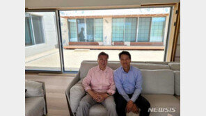 퇴임 文 찾아간 임종석 “편안해보이셨다…귀향 성원해줘 감사”