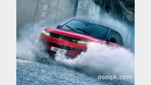 “댐 급류 뚫고 거침없이 올랐다”… 랜드로버, ‘신형 레인지로버 스포츠’ 최초 공개