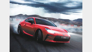 레이싱카 그 느낌 그대로… 