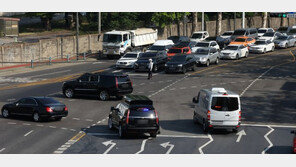 尹 서초 자택~용산 집무실 ‘8분’… 일부 교차로선 ‘대기 지연’ 