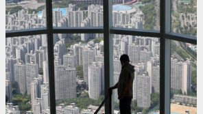 미국 물가 두달 연속 8%대…국내 아파트값 ‘하방 압력’ 될까