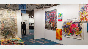 롯데百, 부산서 대규모 아트페어… 신세계에 ‘아트 비즈니스’ 맞불 