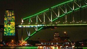 럭비월드컵 유치 기원 조명 켜진 시드니 하버 브리지