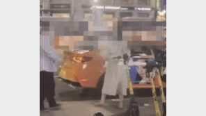 “운동했네”…만취 원피스女, 60대 택시기사에 발차기·엎어치기 [영상]