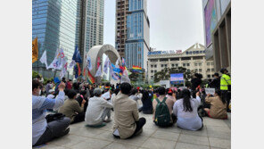 용산 대통령 집무실 앞 첫 도보 행진…“성소수자 차별 반대”
