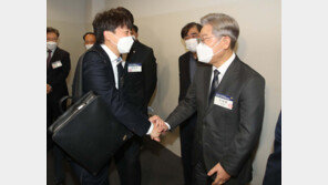 이재명 “당대표가 성상납? 우린 해체”…성일종 “전형적인 물타기”