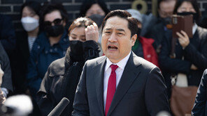 ‘단일화’ 요구한 강용석 “일방적 사퇴 없다…이준석이나 사퇴하라”