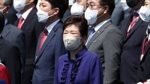 최서원 “제가 곁에 없었더라면”…박근혜 전 대통령에 옥중편지