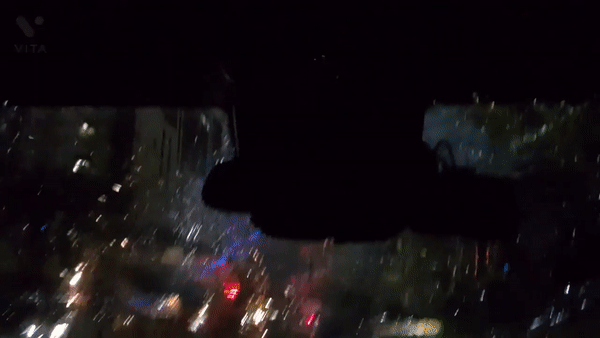 “6차선 누워있던 남성 벌떡…차 올라타더니 앞 유리 깨부쉈다”[영상]