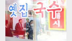 尹대통령, 5000원 국수에 김밥으로 첫 외식…후식은 빵집