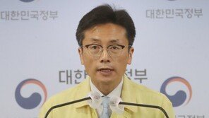‘7일 격리’ 계속 유지, 왜?…“풀면 하루 10만명 확진 재유행”