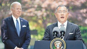 바이든 독대한 정의선 “美에 50억달러 추가 투자” 