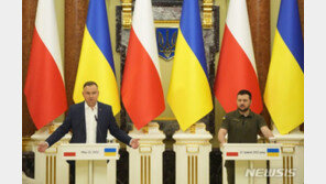 우크라-폴란드, 세관 공동 통제키로…젤렌스키 “EU로 통합 시작”