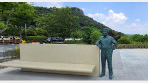 盧서거 13주기…與 “여야 협치” 野 “민주주의 지킬 것”