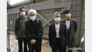 홍콩법원, 90세 젠 추기경 등 반중 인사 첫 재판…혐의 부인