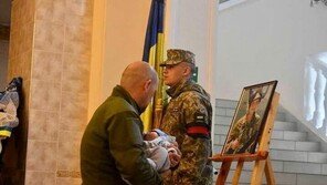 “생후 2개월된 아들 두고”…25세 우크라 조종사 전사