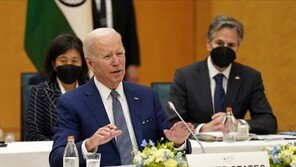 ‘대만 군사개입 시사’ 바이든, 하루 뒤 “정책 변화 없어”