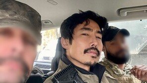 이근 “내 욕 열심히 했냐? 살아있어 미안” 부상 귀국