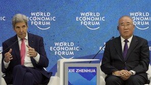 미중 기후특사, 다보스포럼서 한자리에…“협력여지 보여줘”