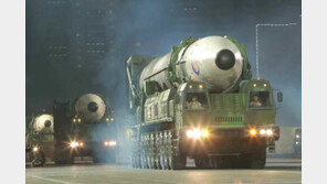 바이든 美착륙 2시간전에… 北, ICBM 1발-SRBM 2발 섞어 쐈다