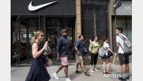나이키도 결국 러시아 시장 철수…“가맹점 계약 갱신 안해”