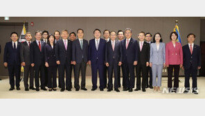 尹 대통령, 국무위원 임명장 수여…“잘 부탁드립니다”