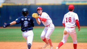 홍서연 ‘만루 위기를 막는다’ [포토]