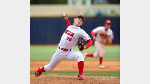 역투하는 권일환 [포토]