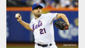 뉴욕 日총영사 마운드 올랐다 시구 못하고 ‘뻘쭘’