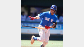 사구로 출루하는 김동현 [포토]