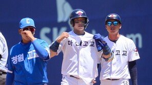 신용석 ‘마산고의 첫 안타’ [포토]