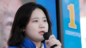 박지현 “여러 루트로 쇄신안 협의 중”…최강욱 비상징계엔 ‘침묵’