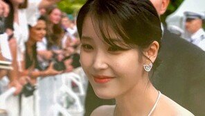 아이유, 화려한 칸 데뷔+사인요청 쇄도…‘브로커’ 최고 인기 스타