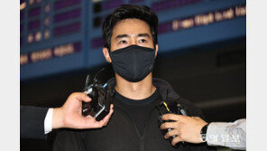 ‘우크라 참전’ 이근, 한국 도착…부상 치료 후 경찰조사 [청계천 옆 사진관]