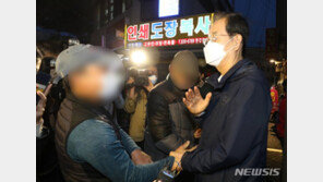 새벽 인력시장 찾은 韓총리, 환경미화원과 식사…“휴게시설 문제 해결”